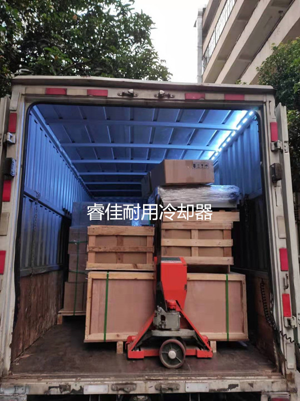 滿滿一車(chē)睿佳風(fēng)冷卻器.jpg