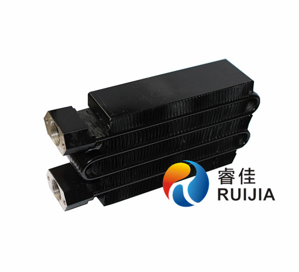 無(wú)油空壓機(jī)后部冷卻器.jpg