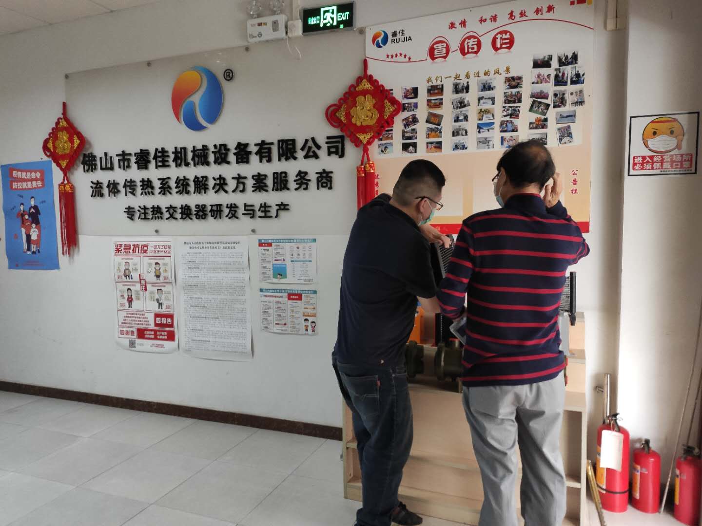 客戶到訪睿佳<font color='red'>冷卻器廠家</font>，現(xiàn)場選型采購