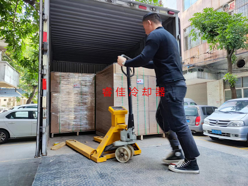 液壓機(jī)械廠配套，風(fēng)冷卻器RJ-355發(fā)貨