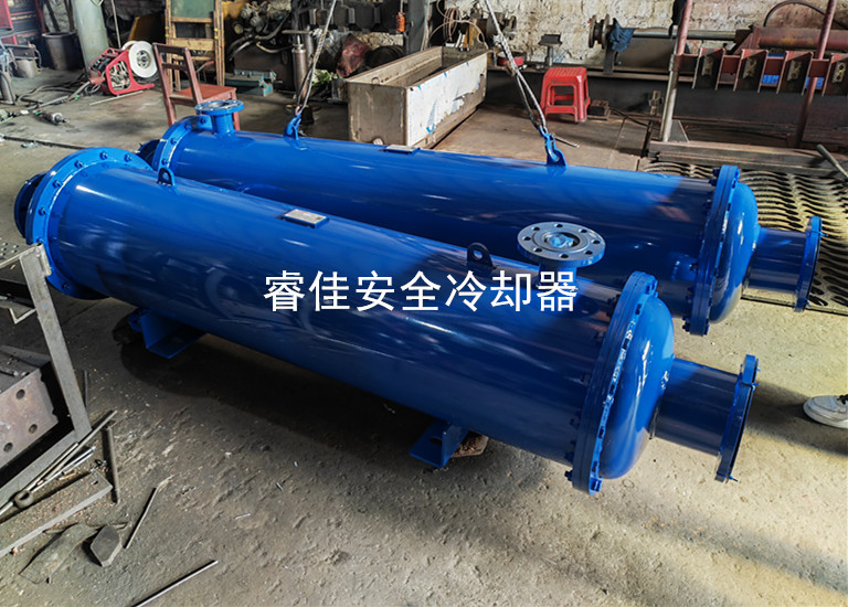 化工廠定制16寸列管式<font color='red'>水冷卻器</font>