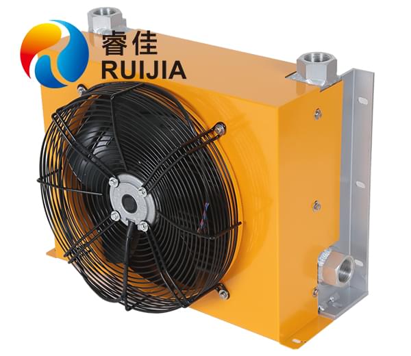 鋁合金風(fēng)冷卻器與<font color='red'>水冷卻器</font>，誰與爭鋒！